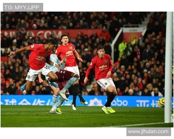 南京足球队以57分稳居联赛积分榜首位追赶者仍在奋力追逐