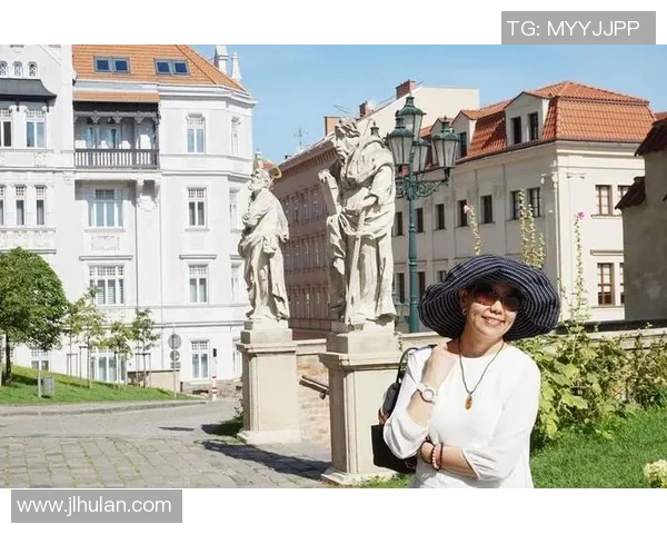 捷克与德国足球明星的辉煌历程与传奇故事探秘